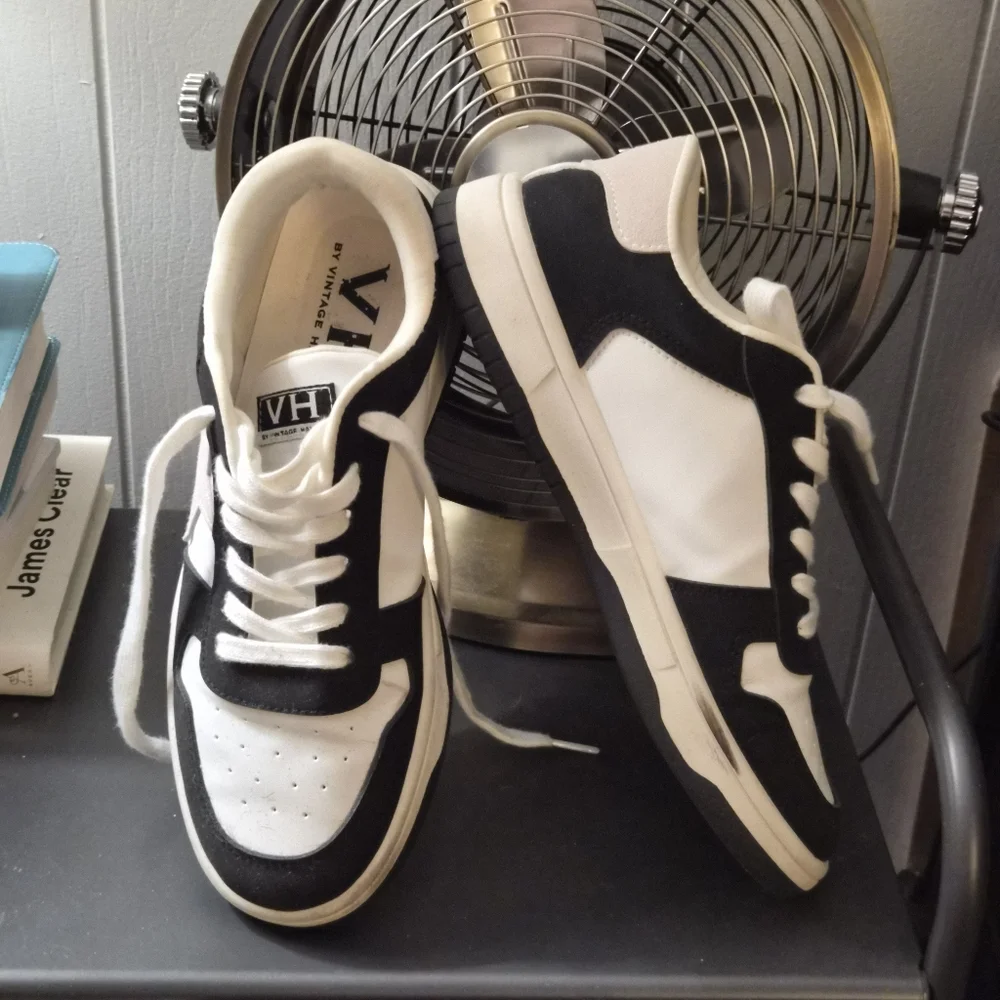 Vintage Havana Kayla Black and White Leather Sneakers Size 9 - Picture 4 of 7